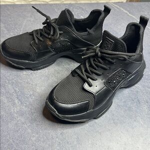 Steve Madden Black Rhinestones Women’s Size 7.5 Black on Black